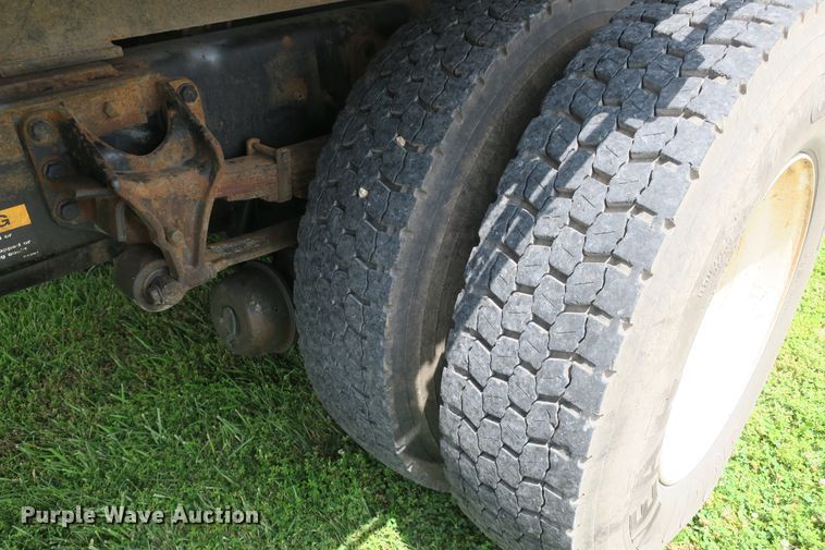 image for item DB10240 2003 International 4300 waste material handling truck