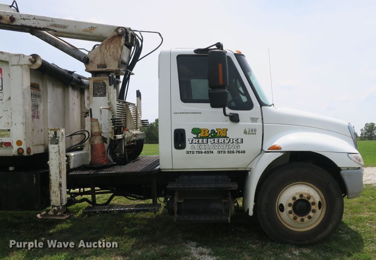image for item DB10240 2003 International 4300 waste material handling truck