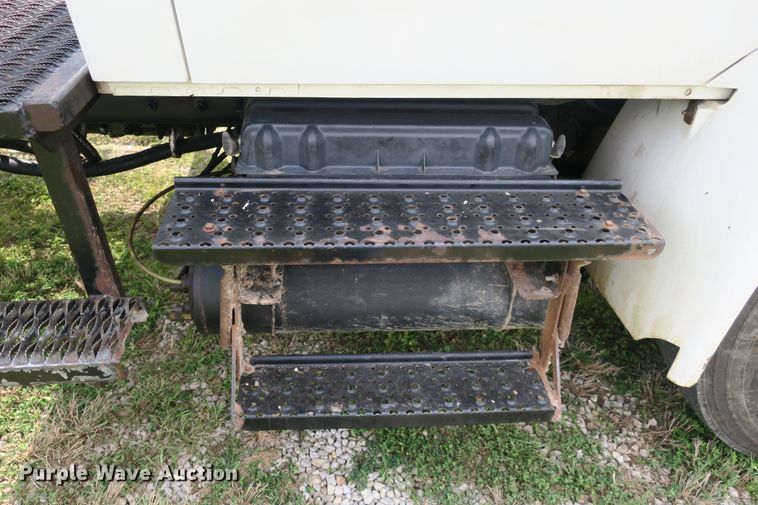 image for item DB10240 2003 International 4300 waste material handling truck