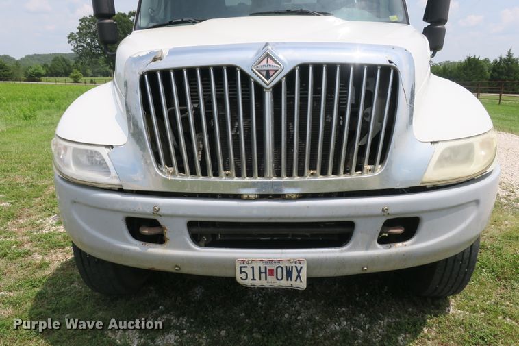 image for item DB10240 2003 International 4300 waste material handling truck