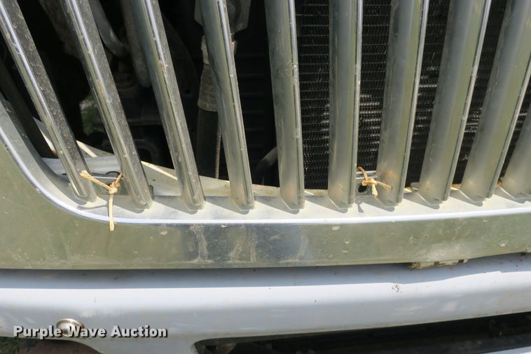 image for item DB10240 2003 International 4300 waste material handling truck