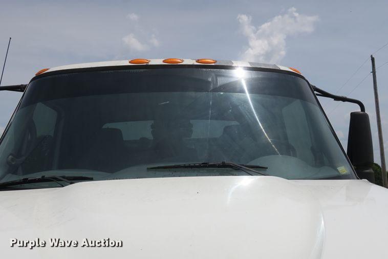 image for item DB10240 2003 International 4300 waste material handling truck