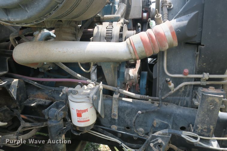 image for item DB10240 2003 International 4300 waste material handling truck