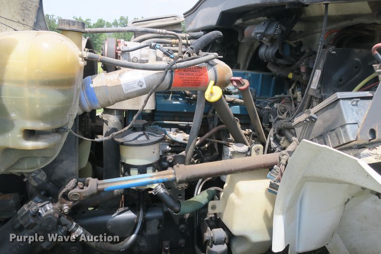 image for item DB10240 2003 International 4300 waste material handling truck