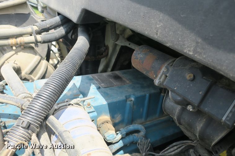 image for item DB10240 2003 International 4300 waste material handling truck