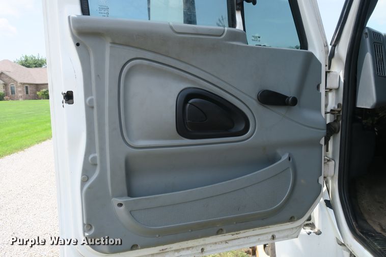 image for item DB10240 2003 International 4300 waste material handling truck