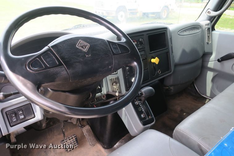 image for item DB10240 2003 International 4300 waste material handling truck