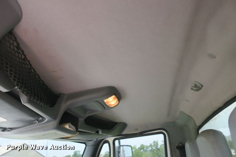 image for item DB10240 2003 International 4300 waste material handling truck