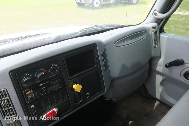 image for item DB10240 2003 International 4300 waste material handling truck