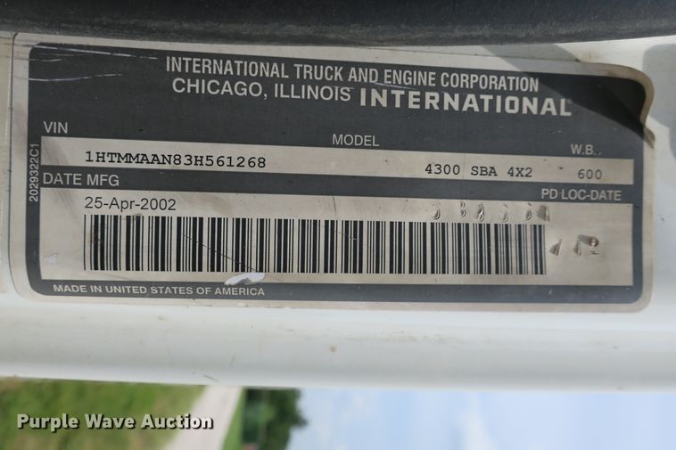 image for item DB10240 2003 International 4300 waste material handling truck