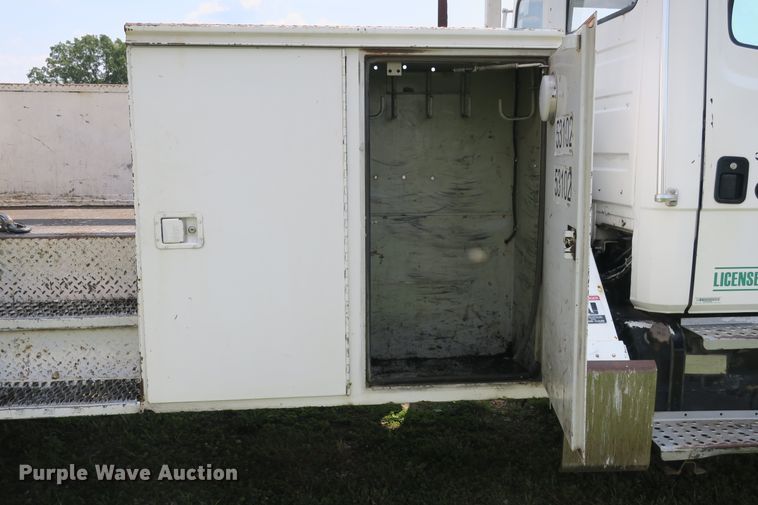 image for item DB10242 2000 Freightliner FL70 bucket truck