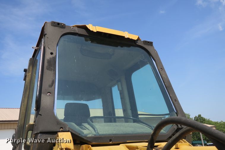 image for item DB10245 1999 Caterpillar 953C track loader