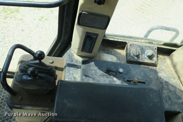 image for item DB10245 1999 Caterpillar 953C track loader