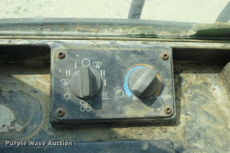 image for item DB10245 1999 Caterpillar 953C track loader