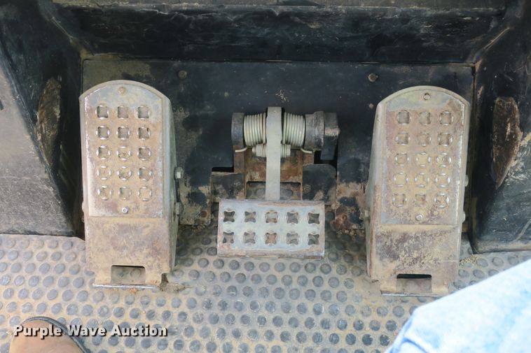 image for item DB10245 1999 Caterpillar 953C track loader