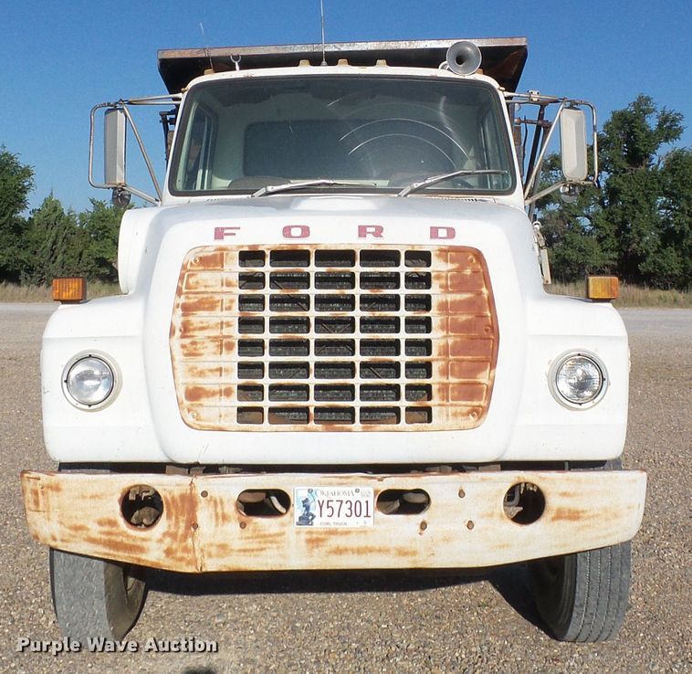 image for item DC5069 1982 Ford 8000 dump truck