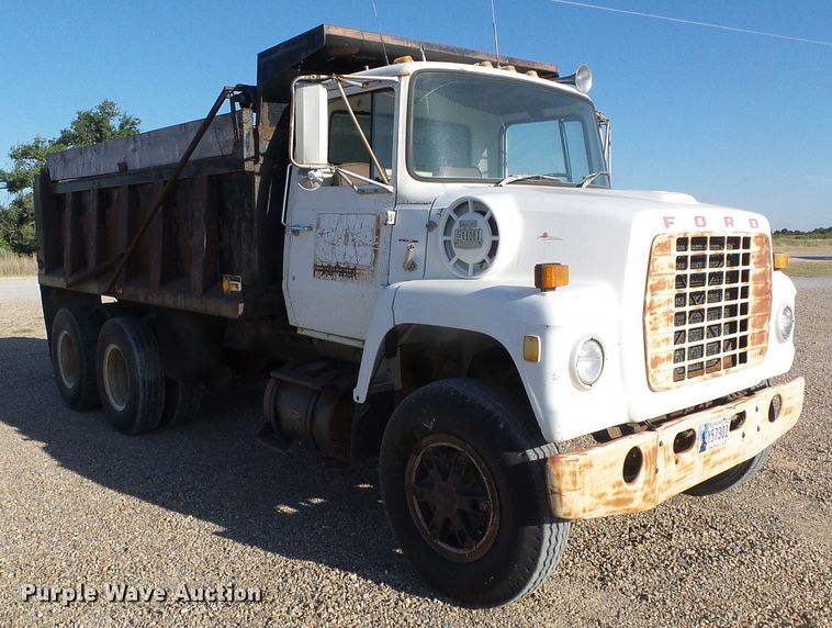 image for item DC5069 1982 Ford 8000 dump truck