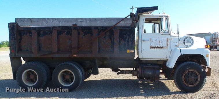 image for item DC5069 1982 Ford 8000 dump truck