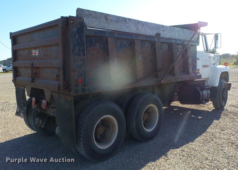 image for item DC5069 1982 Ford 8000 dump truck