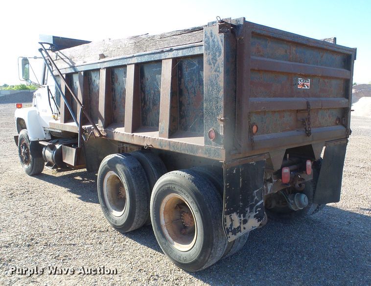 image for item DC5069 1982 Ford 8000 dump truck