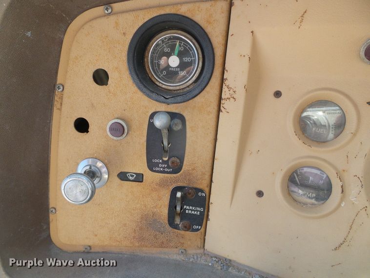 image for item DC5069 1982 Ford 8000 dump truck