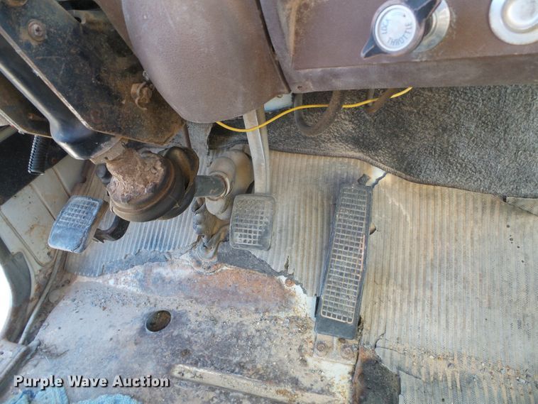 image for item DC5069 1982 Ford 8000 dump truck