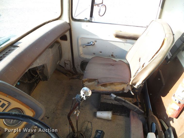 image for item DC5069 1982 Ford 8000 dump truck