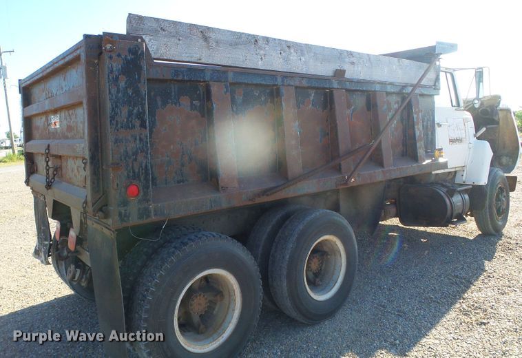 image for item DC5069 1982 Ford 8000 dump truck