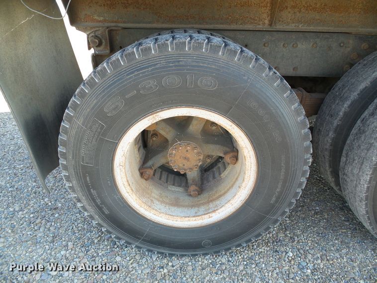 image for item DC5069 1982 Ford 8000 dump truck