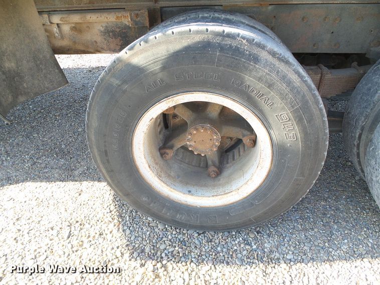 image for item DC5069 1982 Ford 8000 dump truck