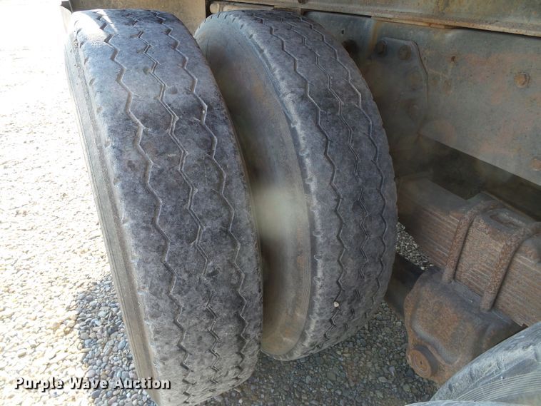 image for item DC5069 1982 Ford 8000 dump truck