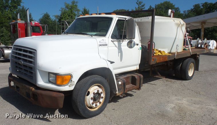 image for item DD6296 1998 Ford F700 flatbed truck with pressure washer