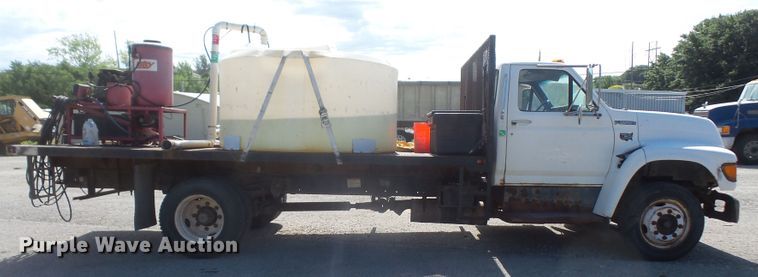 image for item DD6296 1998 Ford F700 flatbed truck with pressure washer