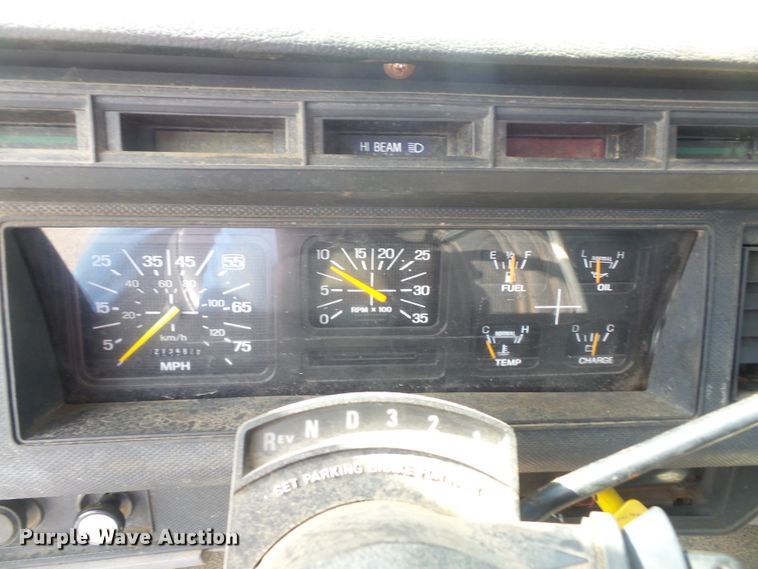 image for item DD6296 1998 Ford F700 flatbed truck with pressure washer