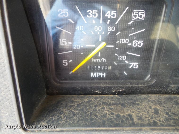 image for item DD6296 1998 Ford F700 flatbed truck with pressure washer