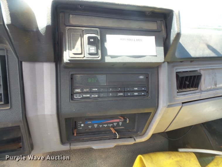 image for item DD6296 1998 Ford F700 flatbed truck with pressure washer