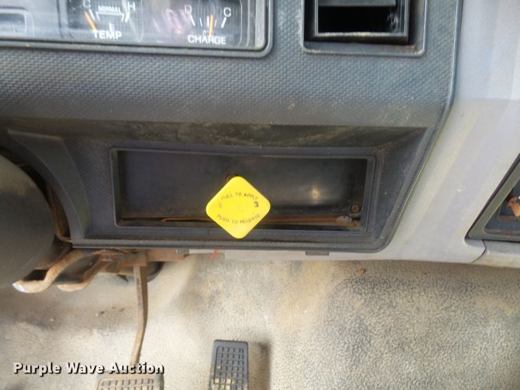 image for item DD6296 1998 Ford F700 flatbed truck with pressure washer