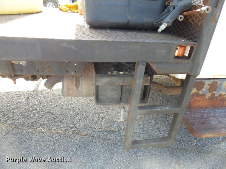 image for item DD6296 1998 Ford F700 flatbed truck with pressure washer