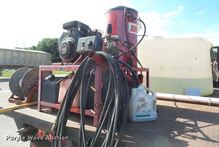 image for item DD6296 1998 Ford F700 flatbed truck with pressure washer