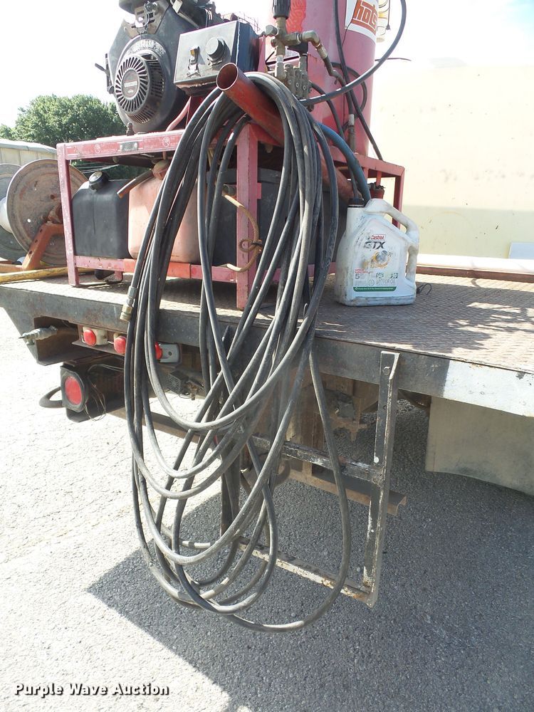 image for item DD6296 1998 Ford F700 flatbed truck with pressure washer