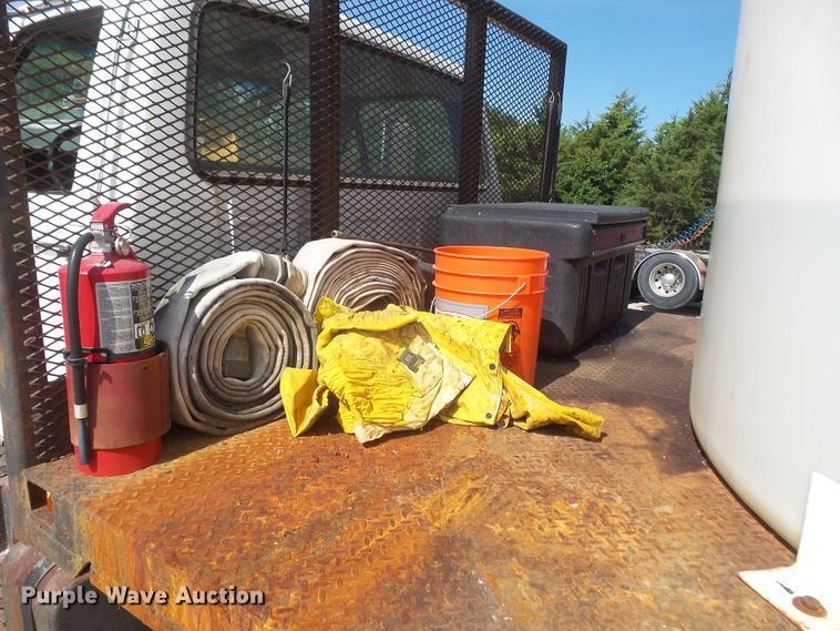 image for item DD6296 1998 Ford F700 flatbed truck with pressure washer