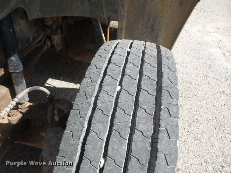 image for item DD6296 1998 Ford F700 flatbed truck with pressure washer