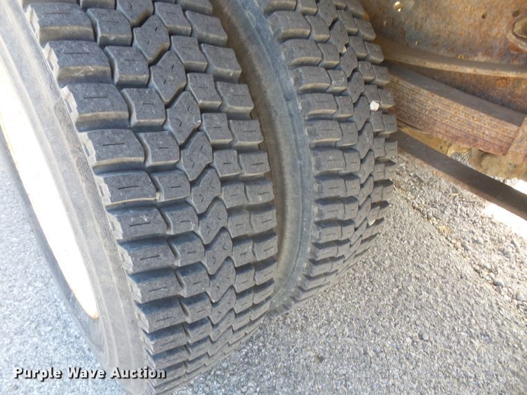 image for item DD6296 1998 Ford F700 flatbed truck with pressure washer