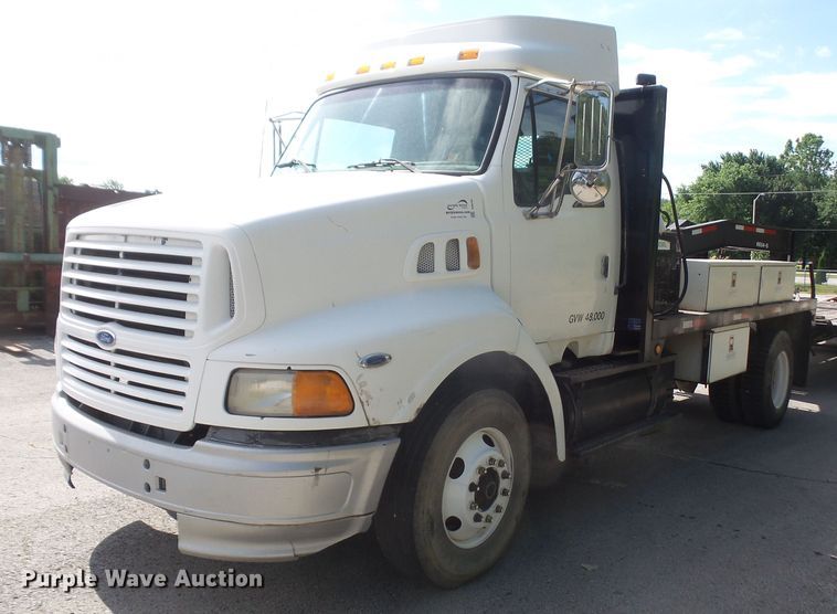 image for item DD6298 1997 Ford Aeromax L9000 flatbed truck