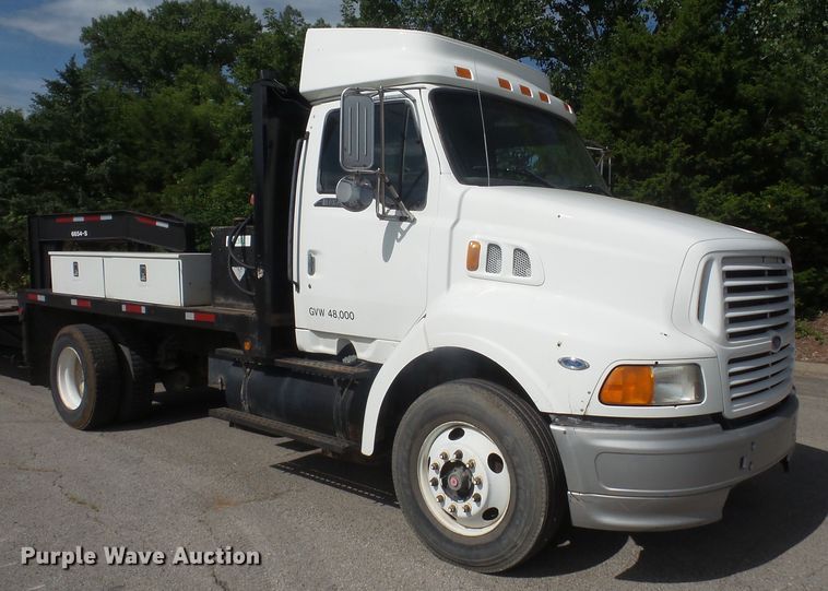 image for item DD6298 1997 Ford Aeromax L9000 flatbed truck