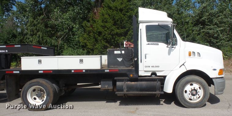 image for item DD6298 1997 Ford Aeromax L9000 flatbed truck