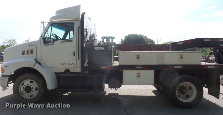 image for item DD6298 1997 Ford Aeromax L9000 flatbed truck