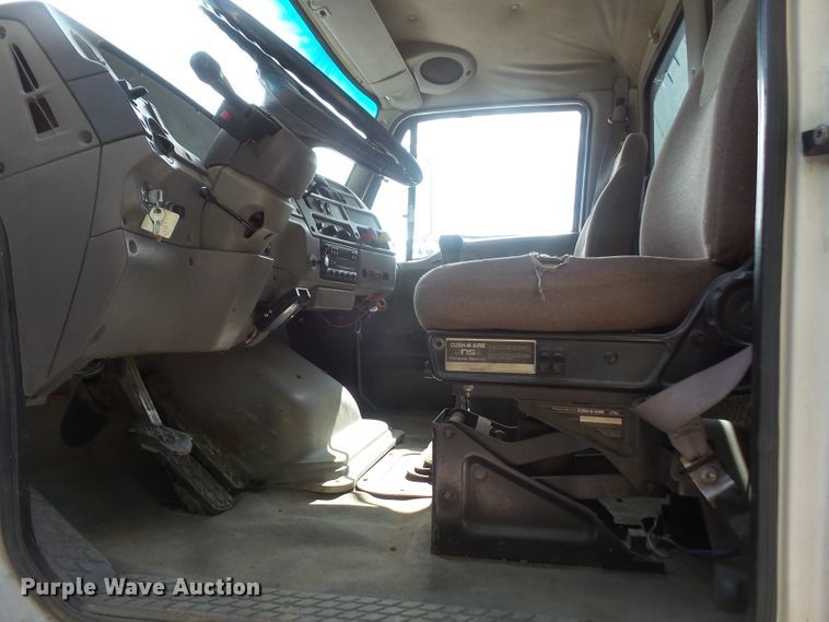 image for item DD6298 1997 Ford Aeromax L9000 flatbed truck