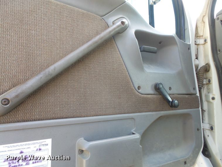 image for item DD6298 1997 Ford Aeromax L9000 flatbed truck