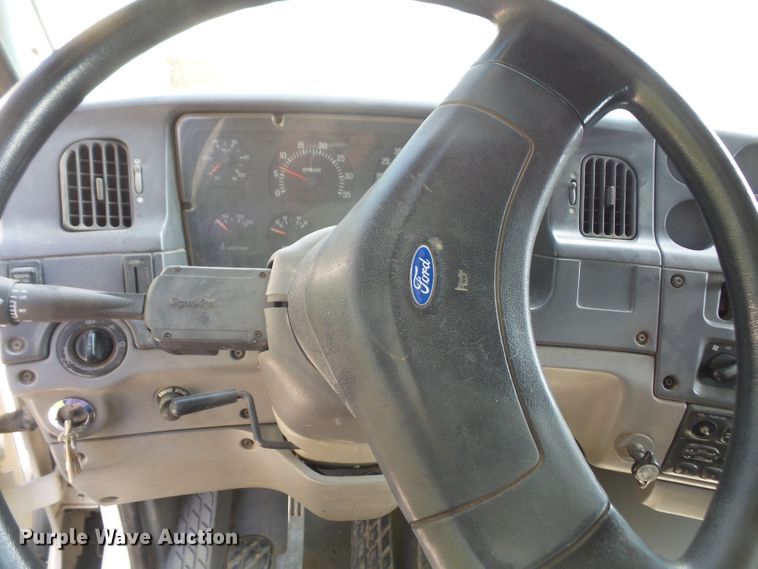 image for item DD6298 1997 Ford Aeromax L9000 flatbed truck